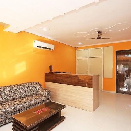 ホテル Oyo Rose Residency Near Dwarka Sector 9 Metro Station ニューデリー エクステリア 写真