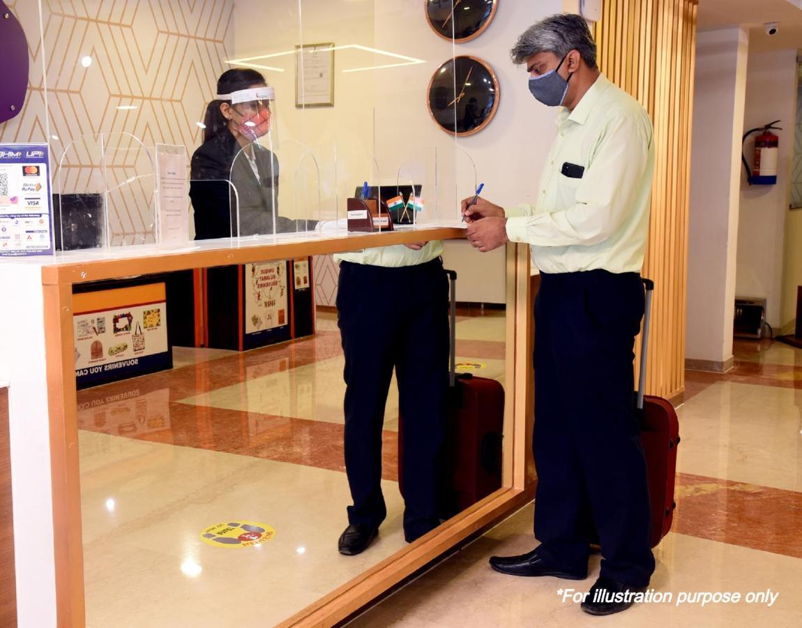 ホテル Oyo Rose Residency Near Dwarka Sector 9 Metro Station ニューデリー エクステリア 写真