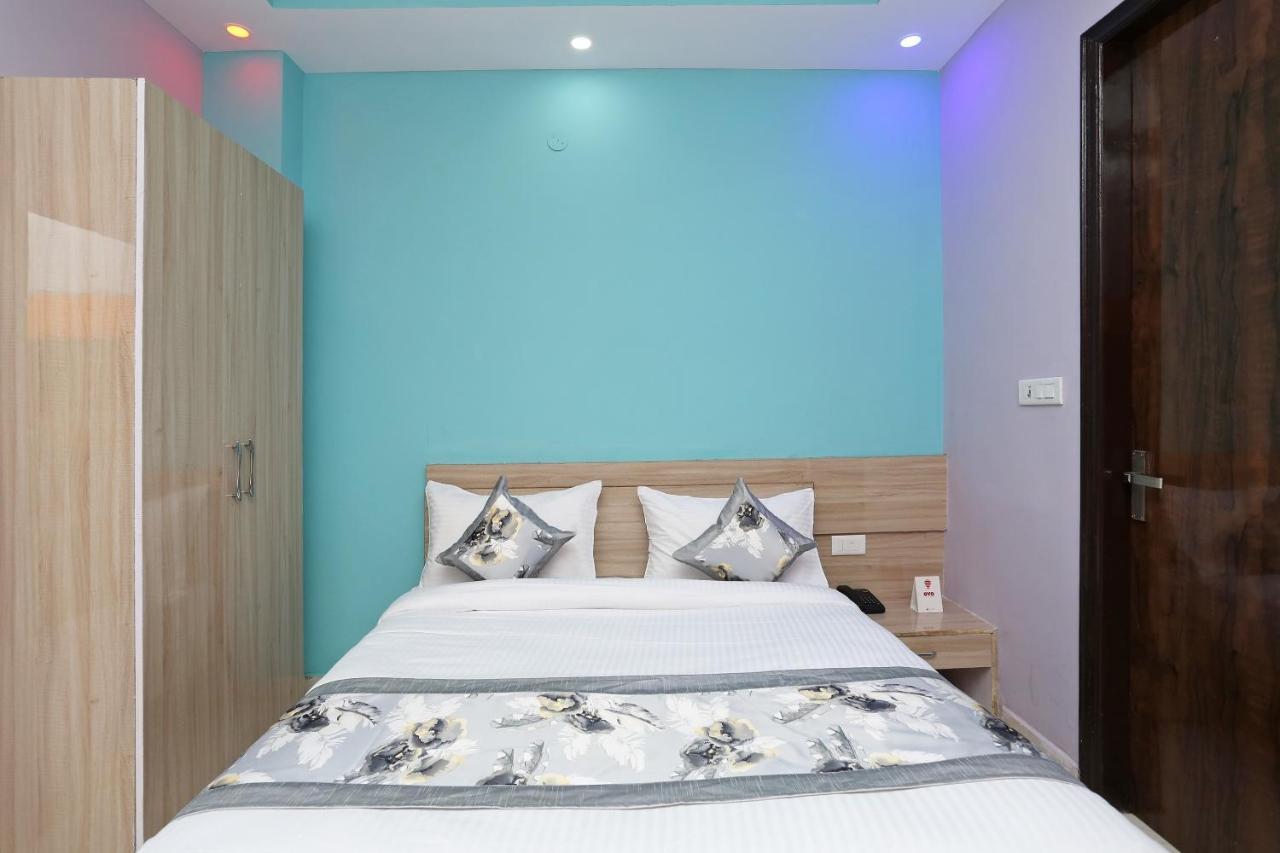 ホテル Oyo Rose Residency Near Dwarka Sector 9 Metro Station ニューデリー エクステリア 写真