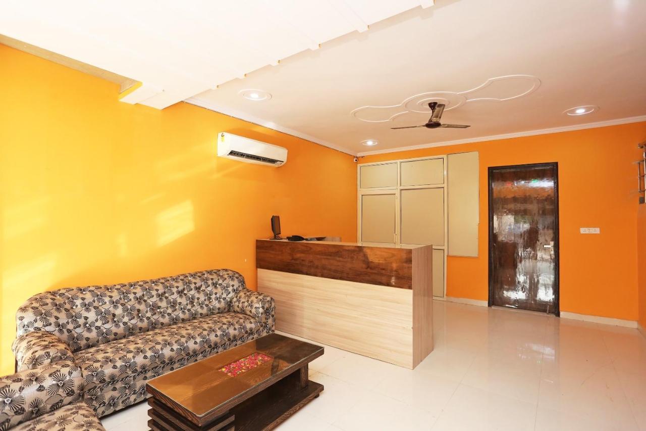 ホテル Oyo Rose Residency Near Dwarka Sector 9 Metro Station ニューデリー エクステリア 写真