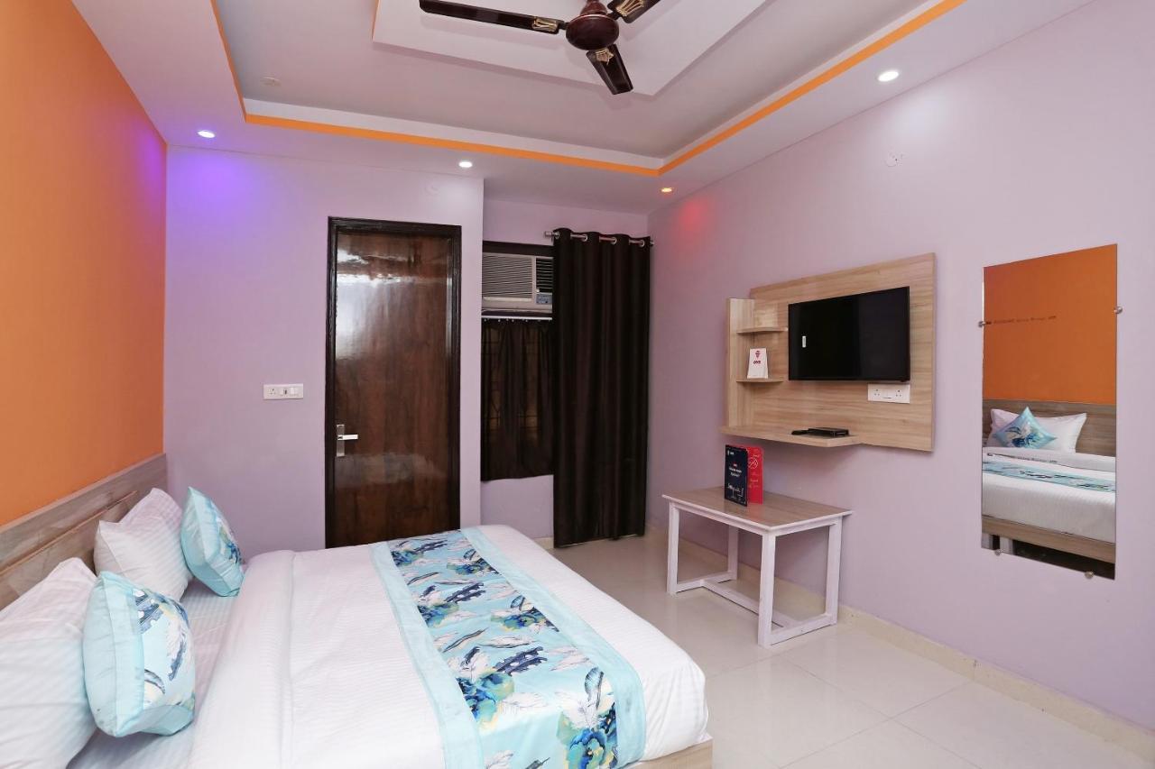 ホテル Oyo Rose Residency Near Dwarka Sector 9 Metro Station ニューデリー エクステリア 写真