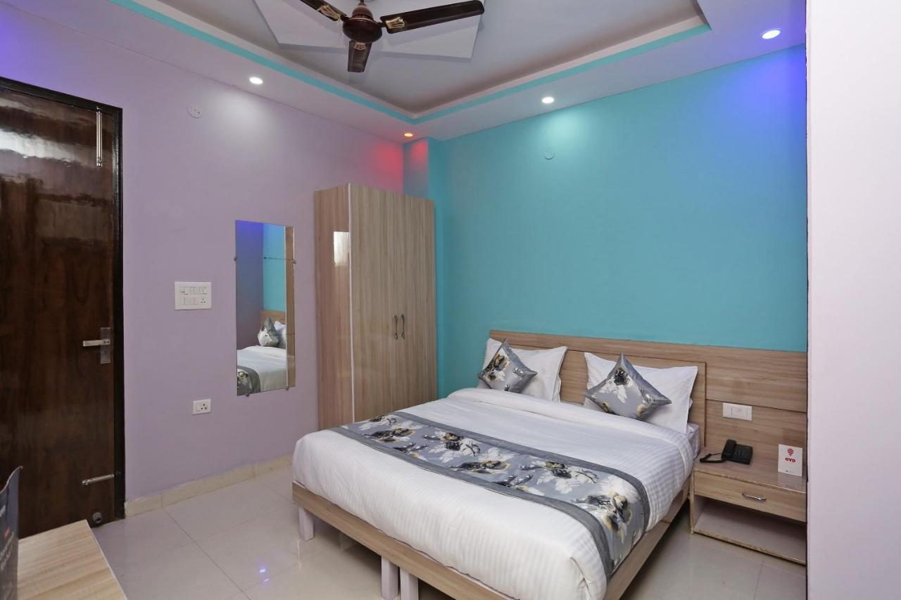 ホテル Oyo Rose Residency Near Dwarka Sector 9 Metro Station ニューデリー エクステリア 写真